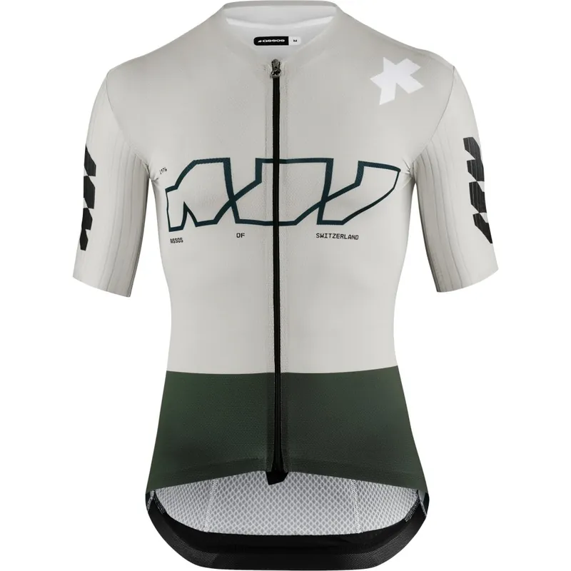 Garantierte Lieferung Assos EQUIPE RS S11 Something To Say Kurzarmtrikot Herren - almond milk
