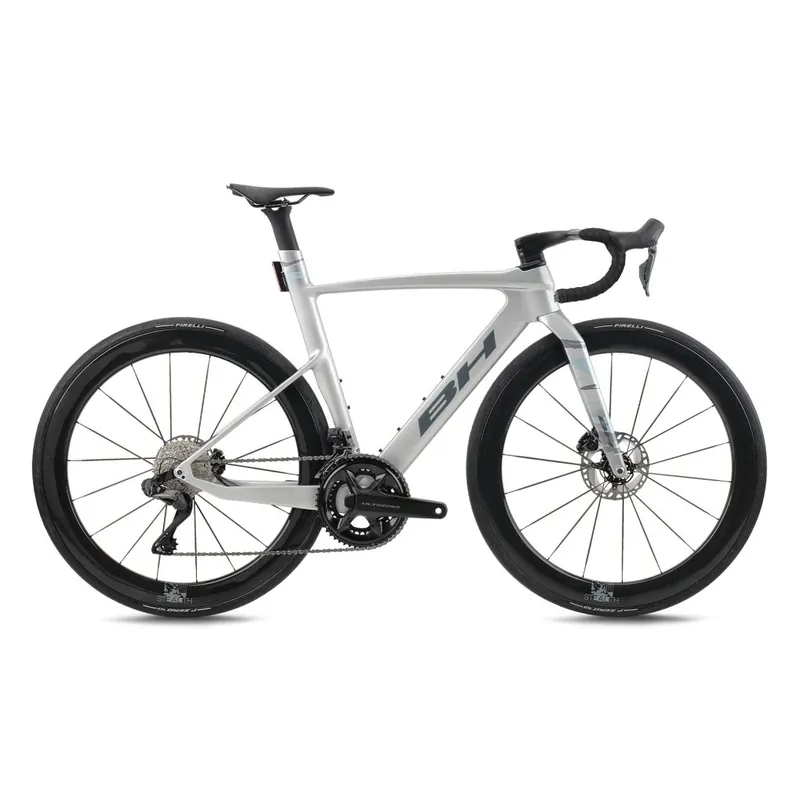 Must-Have BH Bikes AEROLIGHT 8.0 - Carbon Rennrad - 2026 - white / blue / stone