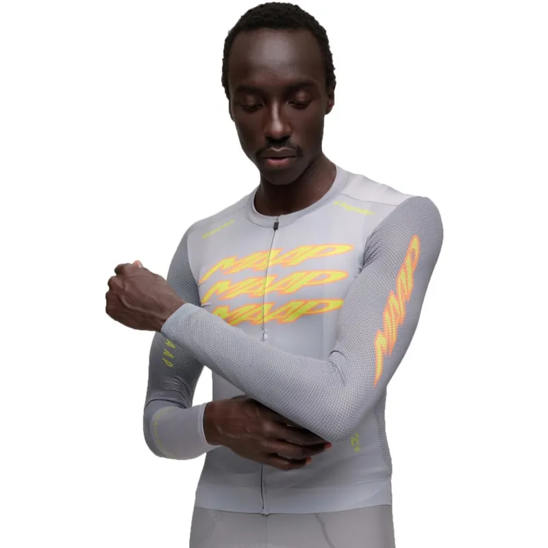 Highlight MAAP Pulse Pro Air 3.0 Langarmtrikot Herren - platinum grey