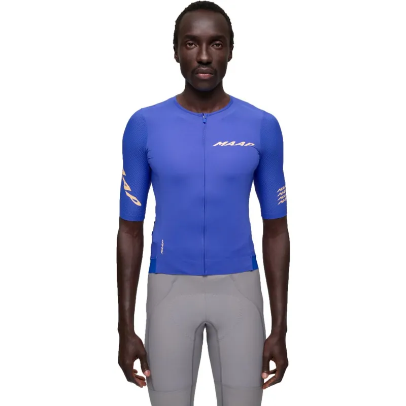 Neu Im Sortiment MAAP Emerge Kurzarmtrikot Herren - amparo blue