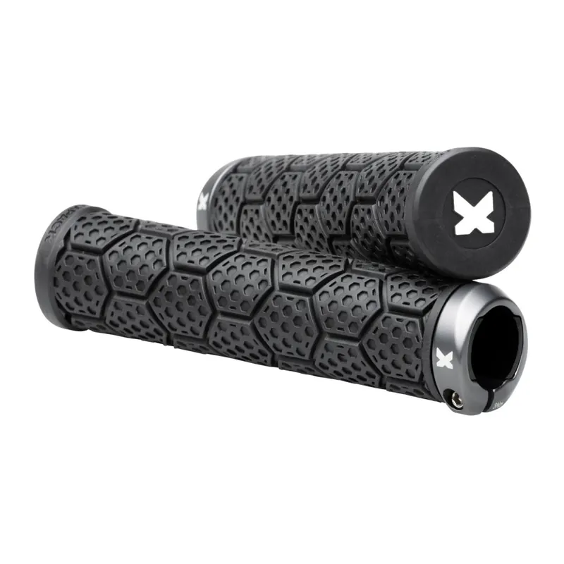 Letzte Chance Sixpack D-TRIX AL Lock-On Lenkergriffe - schwarz/dark titanium
